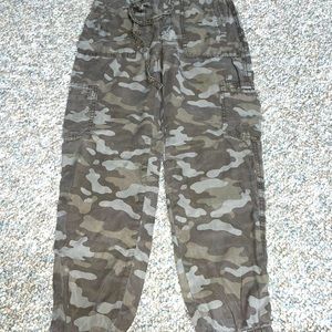 American Eagle camouflage cargo pants